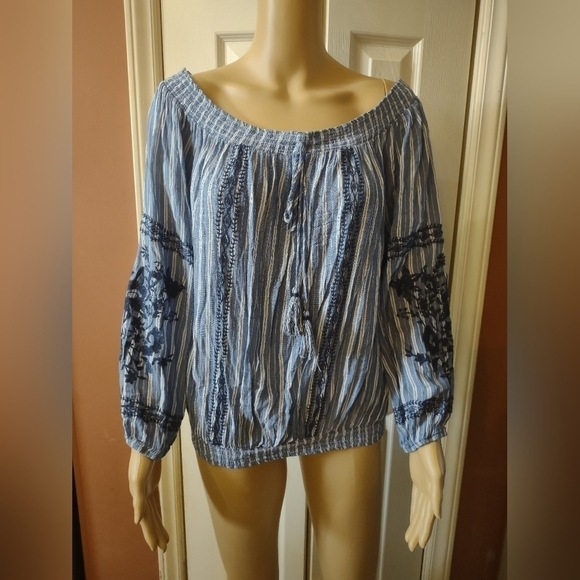 Xhilaration Tops - Xhilaration woman's size medium long sleeve blouse shirt top